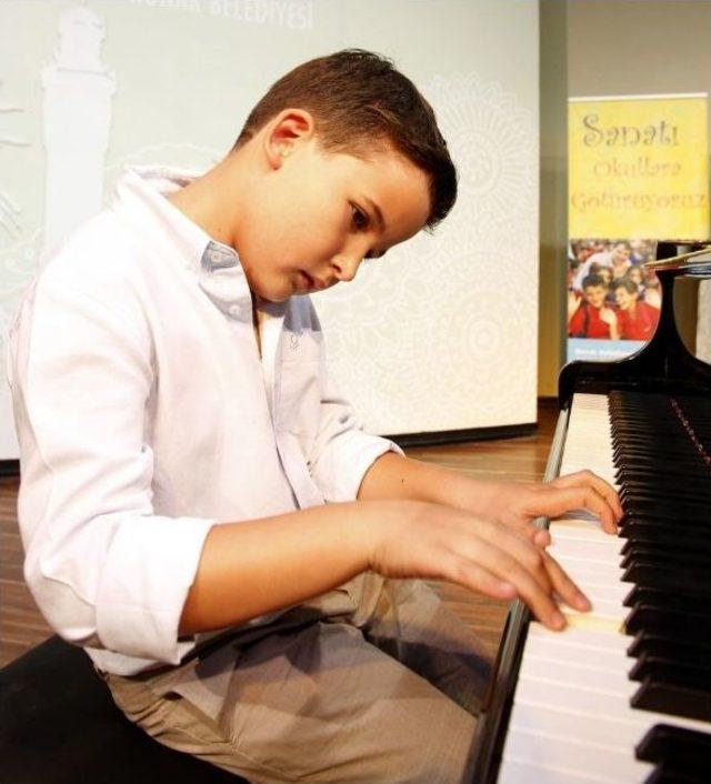 Mozart Yarışmasından İkincilik &Ouml;d&uuml;l&uuml; 1