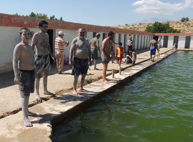 Zile, Acı Suya Girmek Isteyenlerin Akınına Uğruyor 1