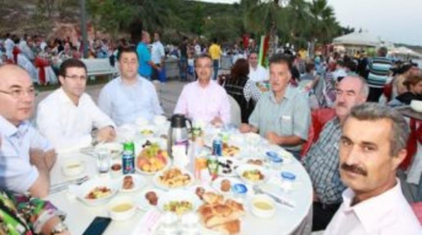 Gebze Belediyesi Personeli İftar Yemeğinde Buluştu
