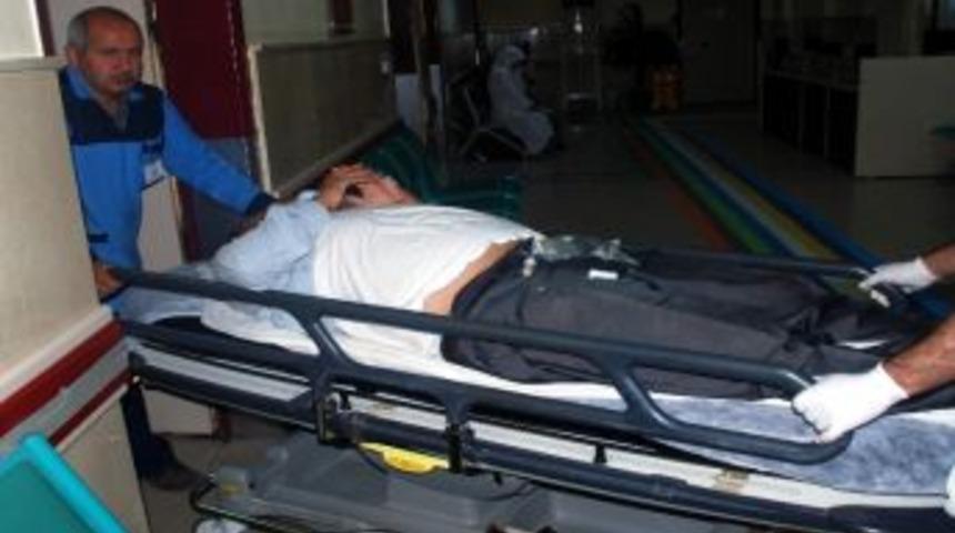 Motosiklet İle Kamyonet &Ccedil;arpıştı: 2 Yaralı