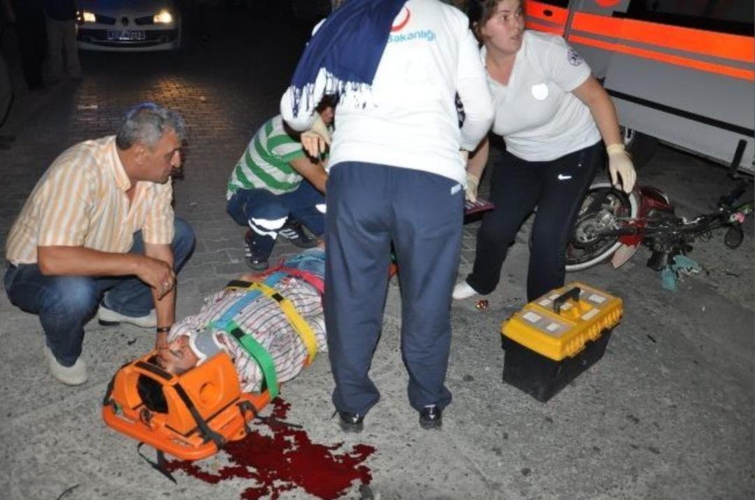 Otomobil Motosiklete &Ccedil;arptı: 1 Yaralı