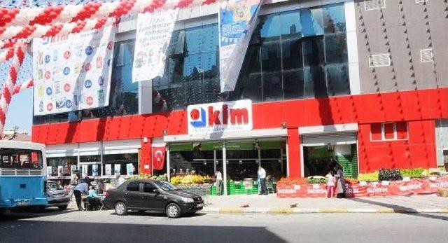 Kim Market 1000 Kişilik İftarla Mağaza Açtı