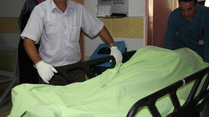 Konya'da Trakt&ouml;r Kanala Devrildi: 1 &Ouml;l&uuml;