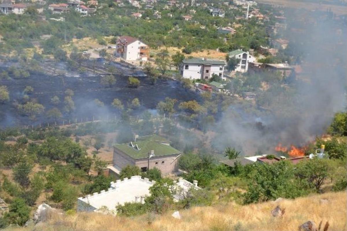 Kayseri&rsquo;de Korkutan Anız Yangını
