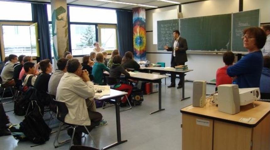 Şehzade Mehmet'ten Almanya'daki Kardeş Okuluna Ziyaret