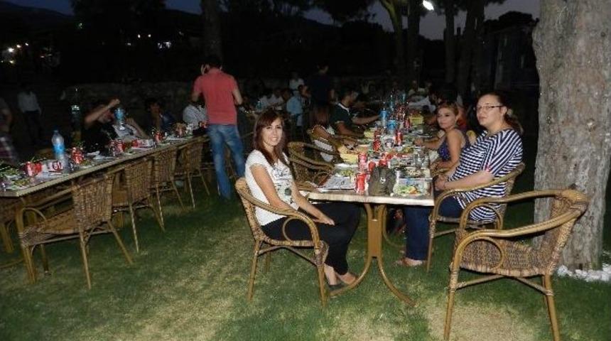 Ak Partili Mersinli Basınla İftar Sofrasında Buluştu