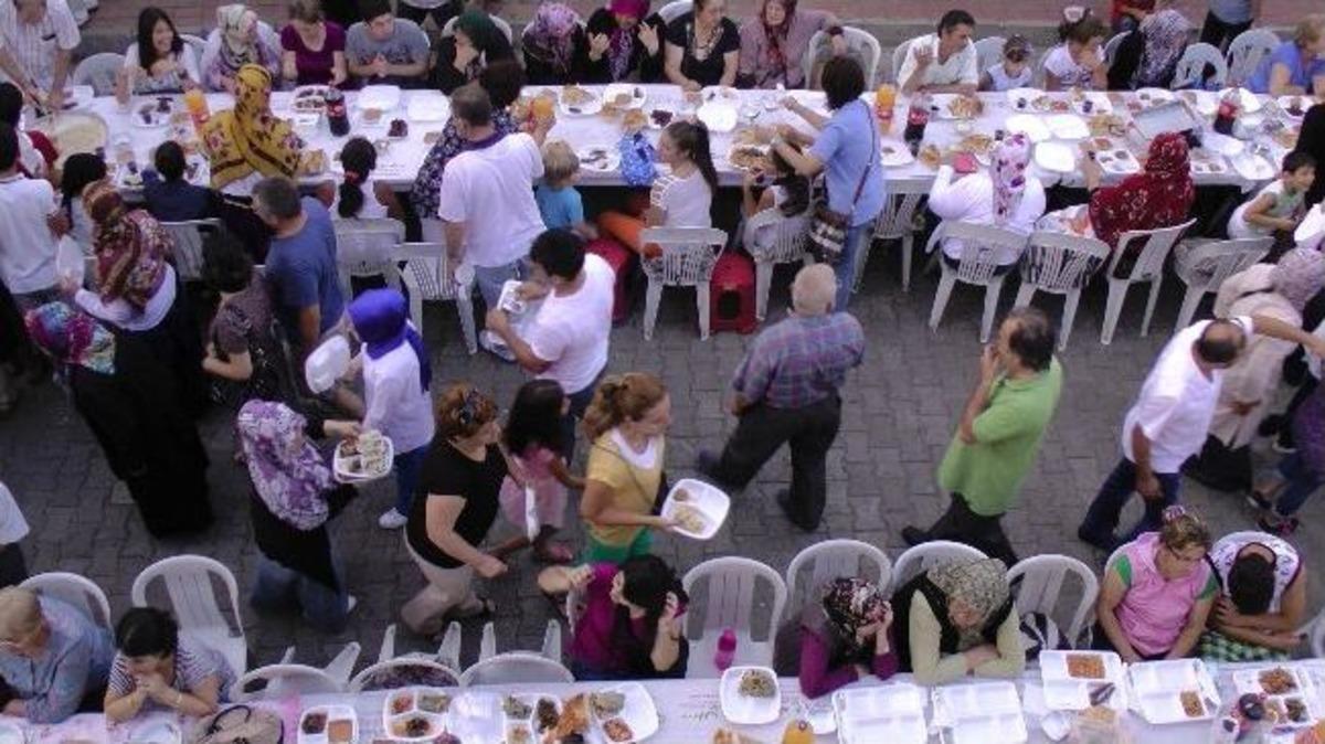 Ak&ccedil;akoca'da Ramazanda Osmanlı D&ouml;nemine Ait Mahalle Şenlikleri Canlandırıldı