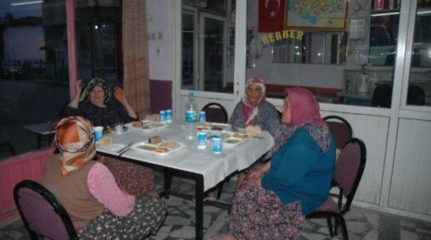 Salihli Ticaret Odası Selendi'de Her G&uuml;n İftar Yemeği Veriyor