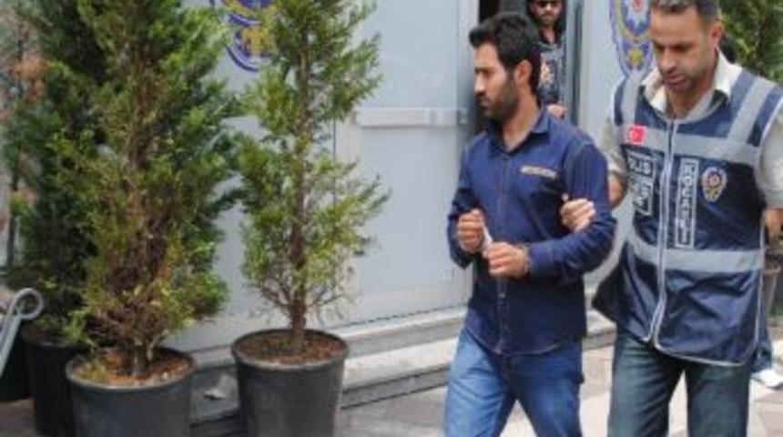 L&uuml;ks Oto Hırsızları Yakalandı