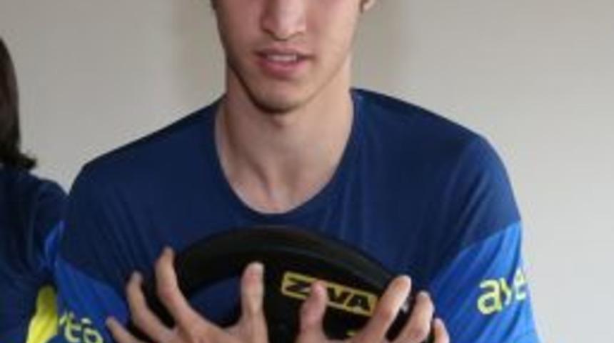 Fenerbah&ccedil;e'de Kampta Kalan Futbolcular &Ccedil;alışmaya Devam Ediyor