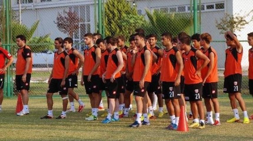 Adanasporlu Gen&ccedil;ler Forma Savaşında