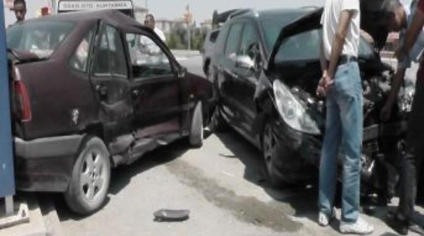 Kulu&rsquo;da Trafik Kazaları: 4 Yaralı