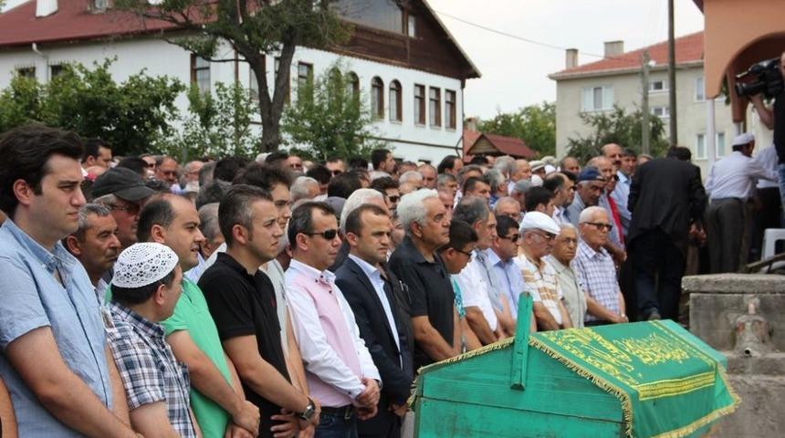 Ak Partili Başkanın Babası Toprağa Verildi