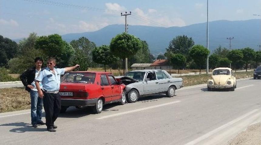 &Ccedil;alışma B&ouml;lgesinde Kafa Kafaya &Ccedil;arpıştılar: 3 Yaralı