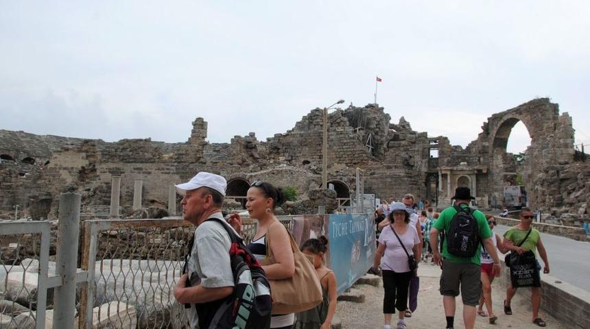 Bakan Yardımcısı Arıcı: Side Antik Kent, K&uuml;lt&uuml;r Turizminde &Ouml;nc&uuml;