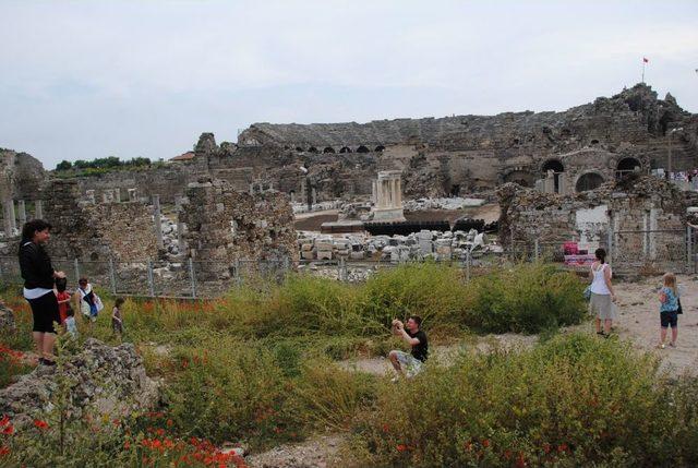 Bakan Yardımcısı Arıcı: Side Antik Kent, Kültür Turizminde Öncü