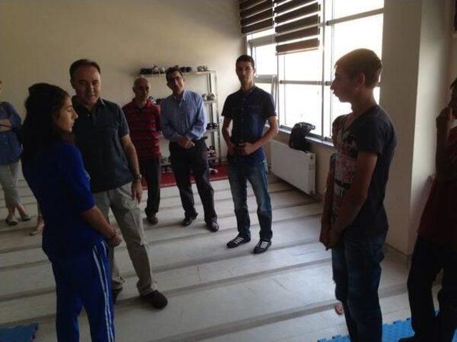 Gen&ccedil; Atletlere S&uuml;rpriz Ziyaret 2