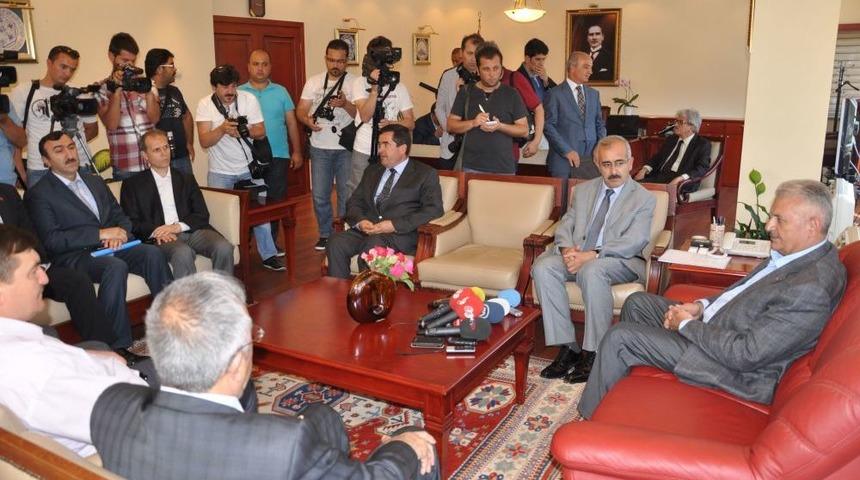 Binali Yıldırım: Bayramlarda &Uuml;cretsiz Otoyol Uygulaması Devam Edecek