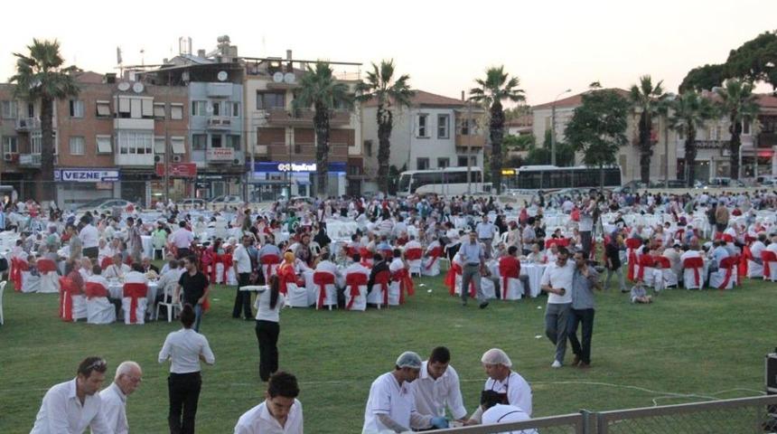 İmam Hatiplilerden 3 Bin Kişilik Iftar