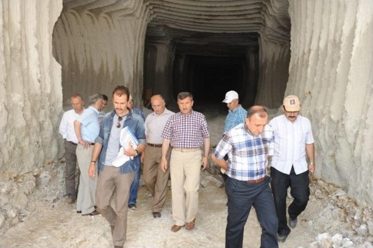 Vali Yılmaz, Belediyenin &Ccedil;alışmalarını İnceledi