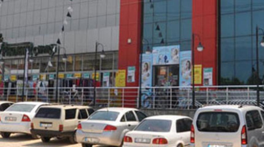 AVM'de kar maskeli soygun