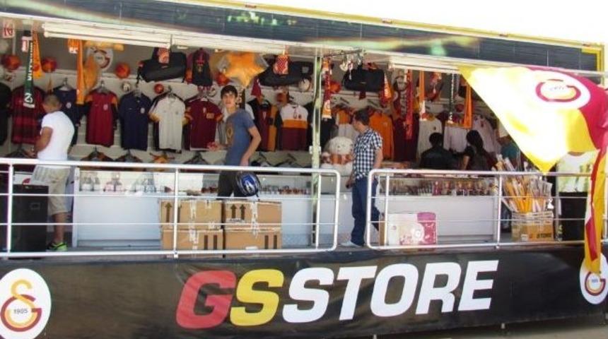 Galatasaray Store Tır&rsquo;ına G&ouml;lc&uuml;k&rsquo;te Yoğun İlgi