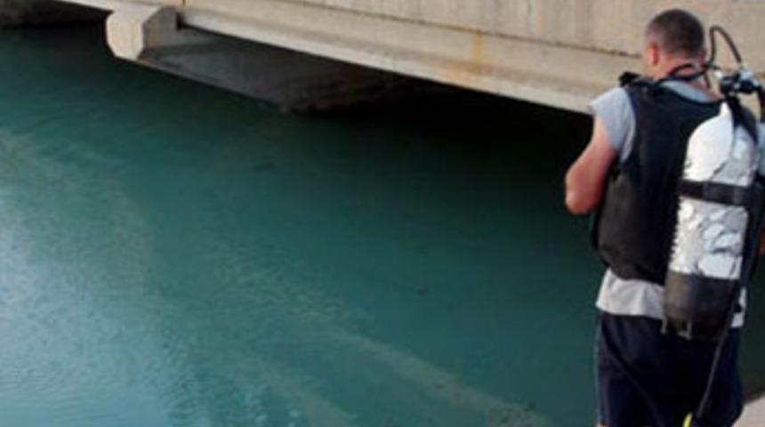 Sulama kanalına d&uuml;şen gen&ccedil; kayboldu