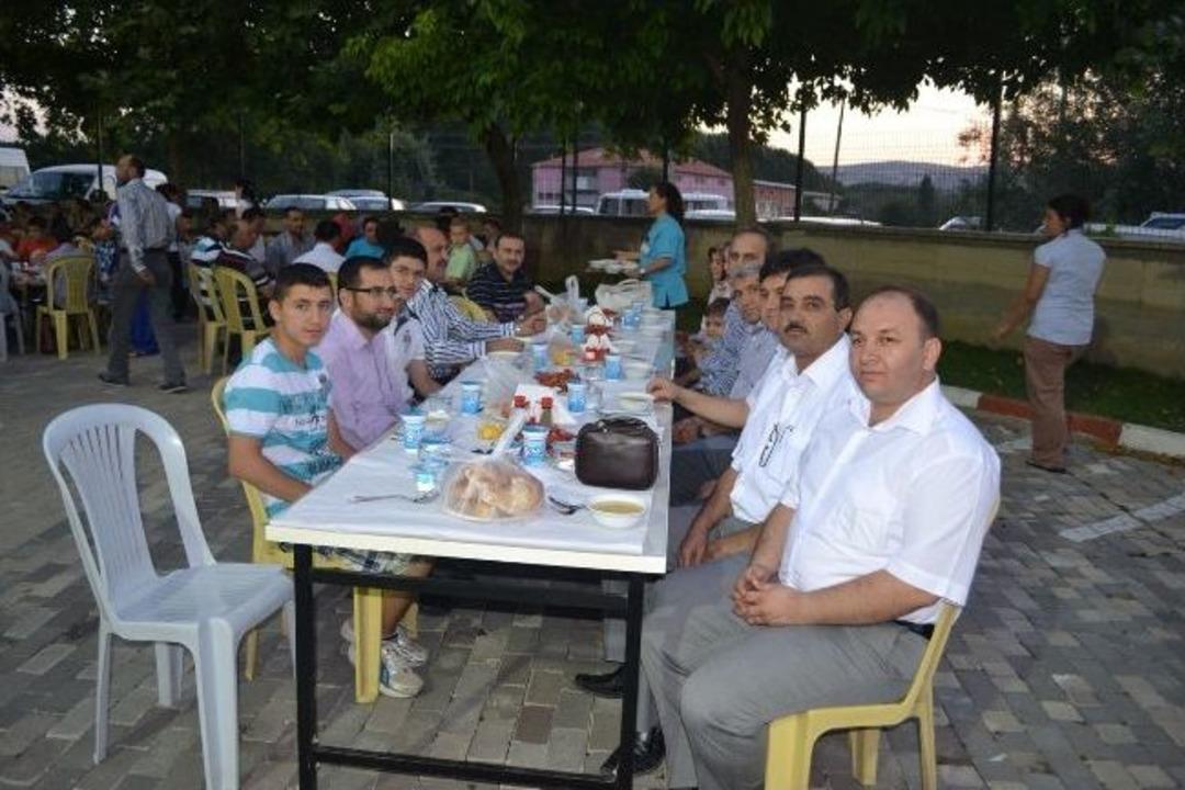 Kula Rehabilitasyon Merkezi İftar Yemeği Verdi