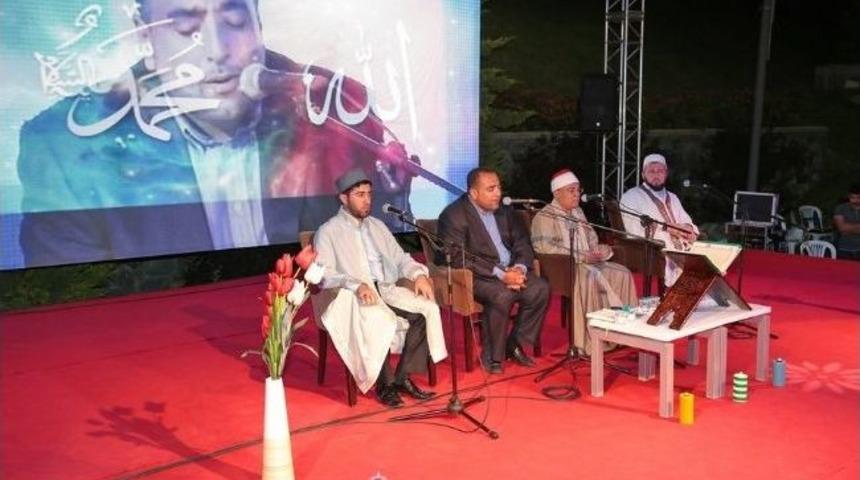 D&uuml;nyaca &Uuml;nl&uuml; Hafızlardan Kur'an Ziyafeti