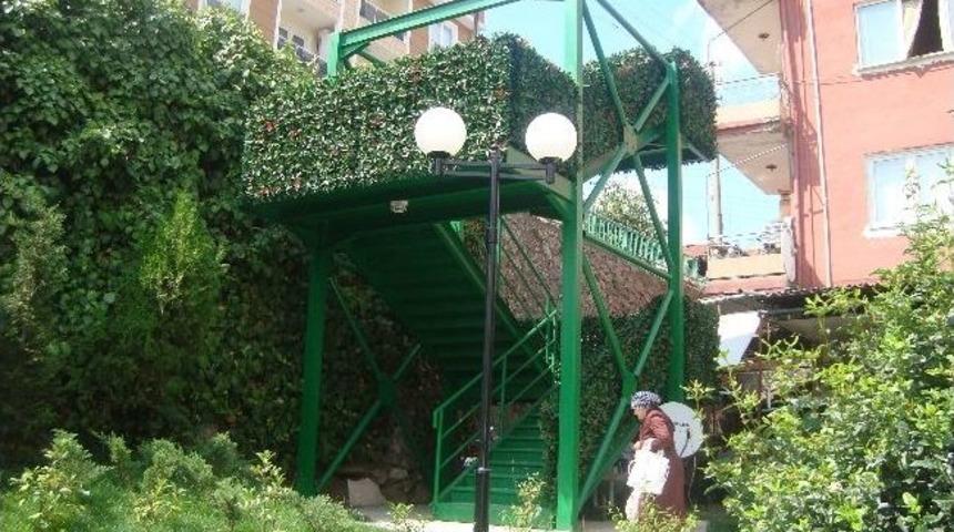 İzmit'te İki Sokak Merdivenle Bağlandı