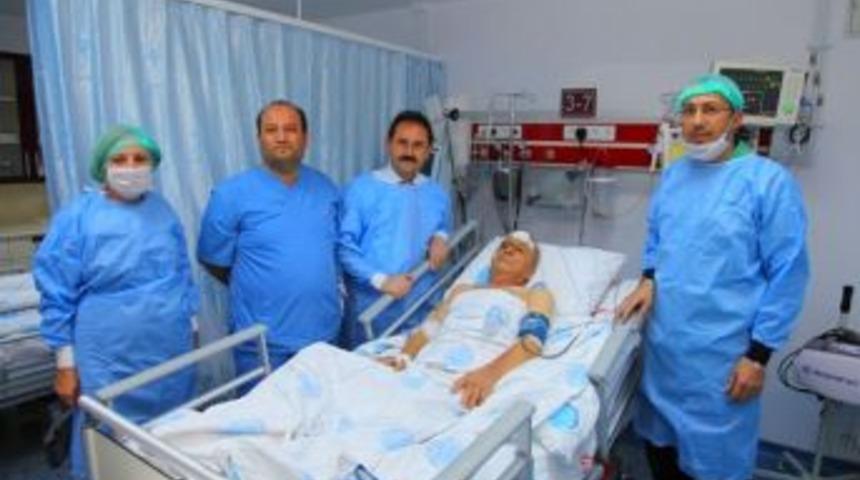 Vali Başk&ouml;y'den Orhan G&uuml;&ccedil;l&uuml;'ye Hastanede Ziyaret