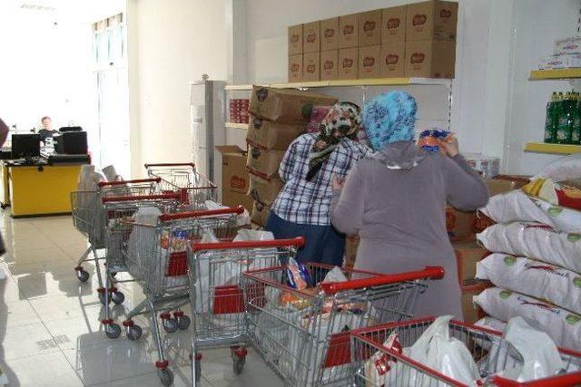 Adapazarı Belediyesinden 5 Günde 1000 Kişiye Erzak Yardımı