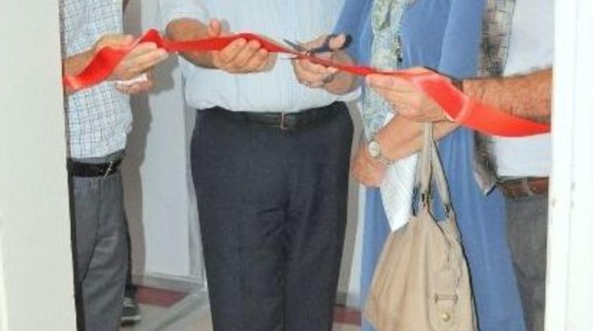 İzmir &Uuml;niversitesi Psikoloji Laboratuvarı A&ccedil;ıldı