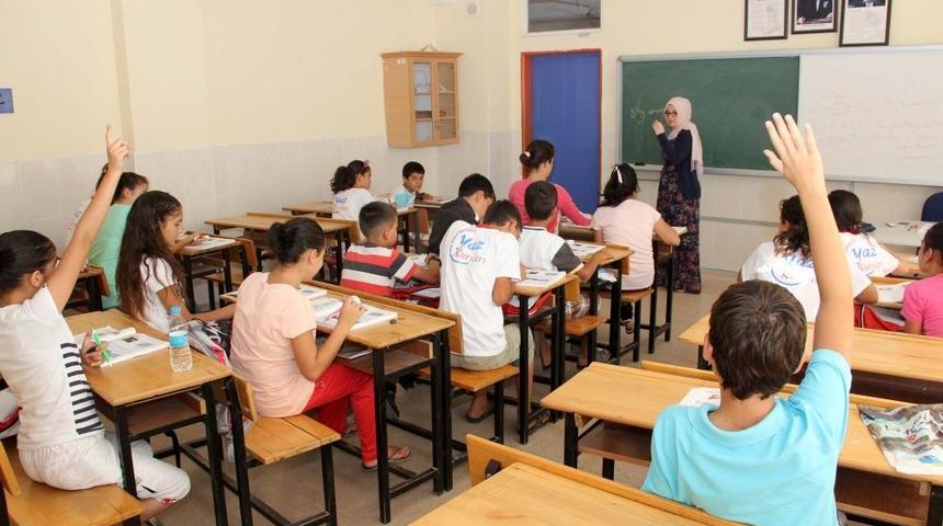 Yaz Kurslarında En &Ccedil;ok Ilgiliyi İngilizce G&ouml;r&uuml;yor