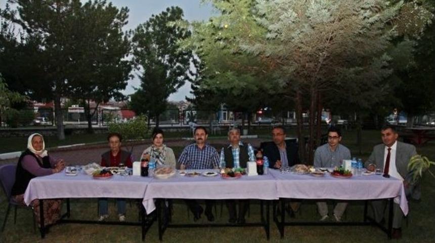 Vali Başk&ouml;y, Huzurevi Sakinleriyle İftarda Buluştu