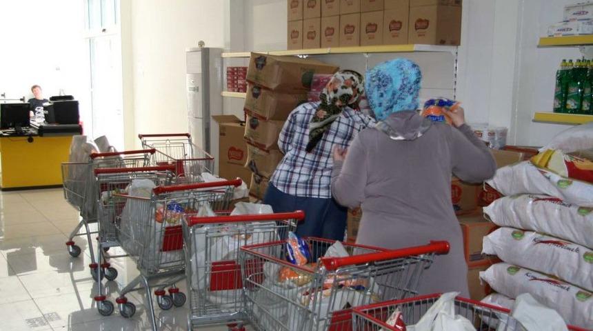 Sosyal Marketten 5 G&uuml;nde Bin Kişi Erzak Yardımı Aldı