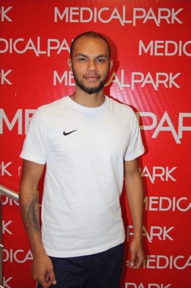 Taşkın &Ccedil;alış İle S&uuml;leyman &Ouml;zdamar Medical Park&rsquo;ta Sağlık Kontrol&uuml;nden Ge&ccedil;ti 2