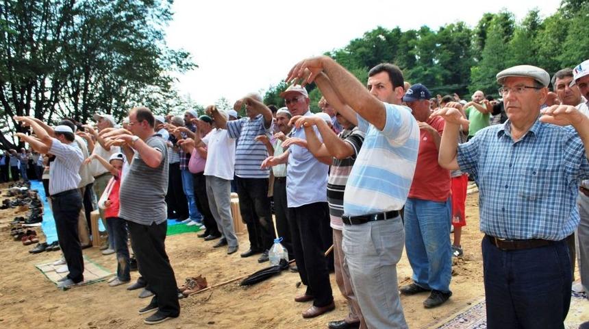 Fındık &Uuml;reticisi Yağmur Duasına &Ccedil;ıktı
