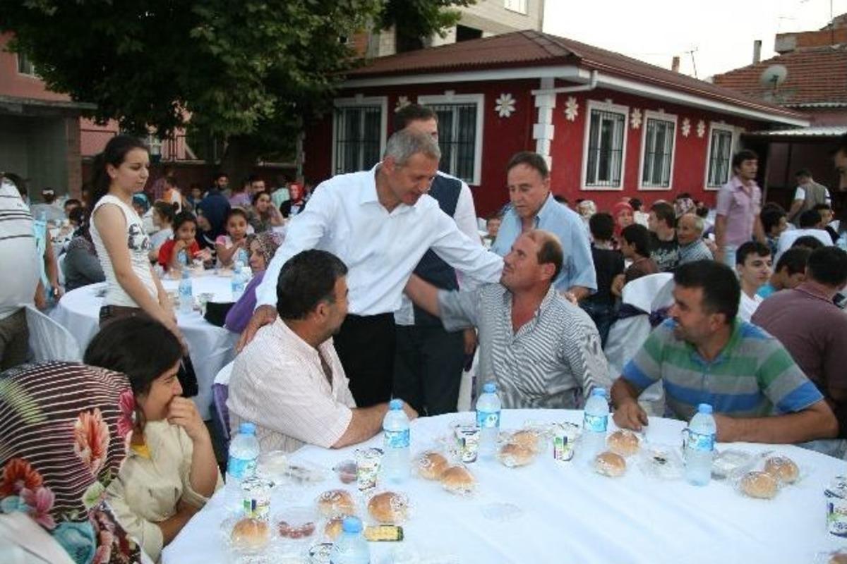Başkan Dişli Tepekum Sakinleriyle Birlikte İftar A&ccedil;tı