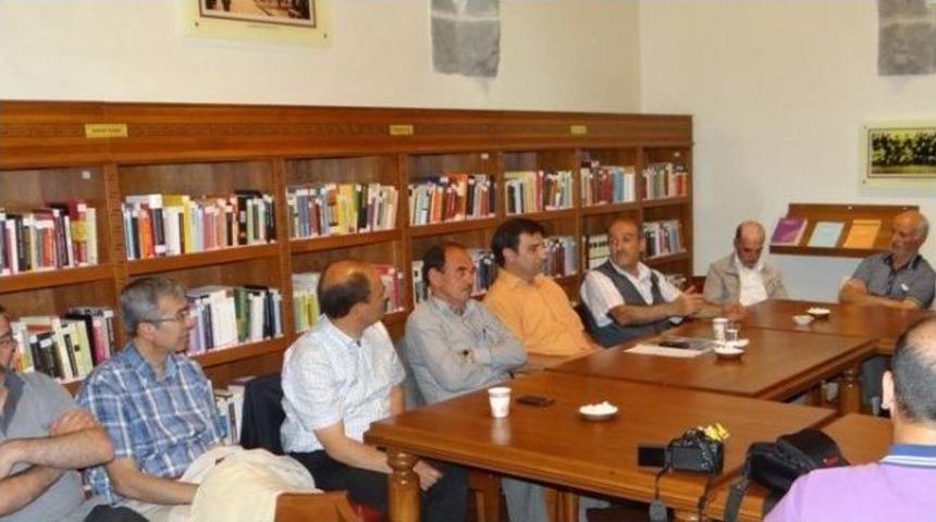 Erzurumlu Emrah Edebiyat M&uuml;ze K&uuml;t&uuml;phanesinde Ramazan S&ouml;yleşisi