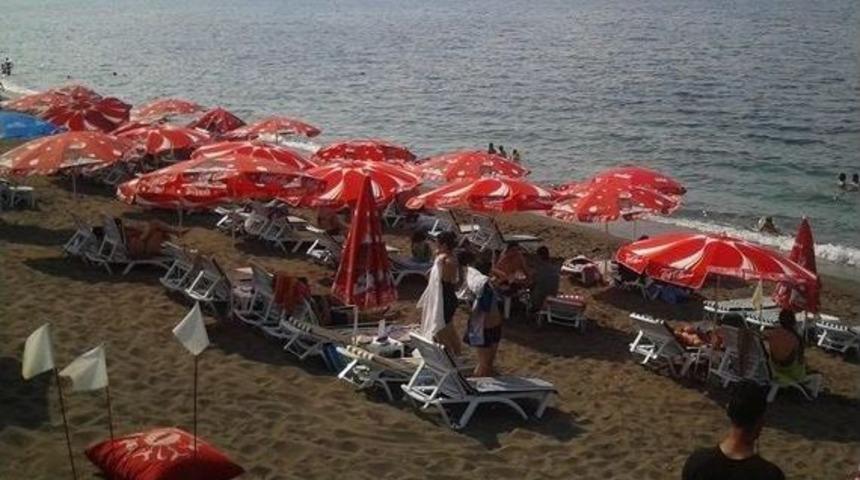 Ak&ccedil;akoca'da Plajlara Akın Edildi