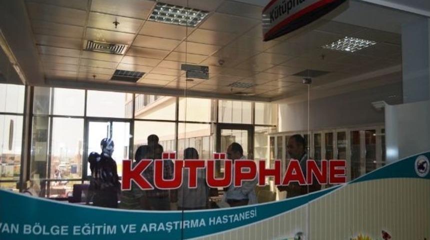 Hastalar İ&ccedil;in K&uuml;t&uuml;phane Kuruldu