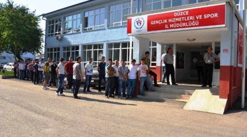 D&uuml;zce'de Fenerbah&ccedil;e Kuyruğu