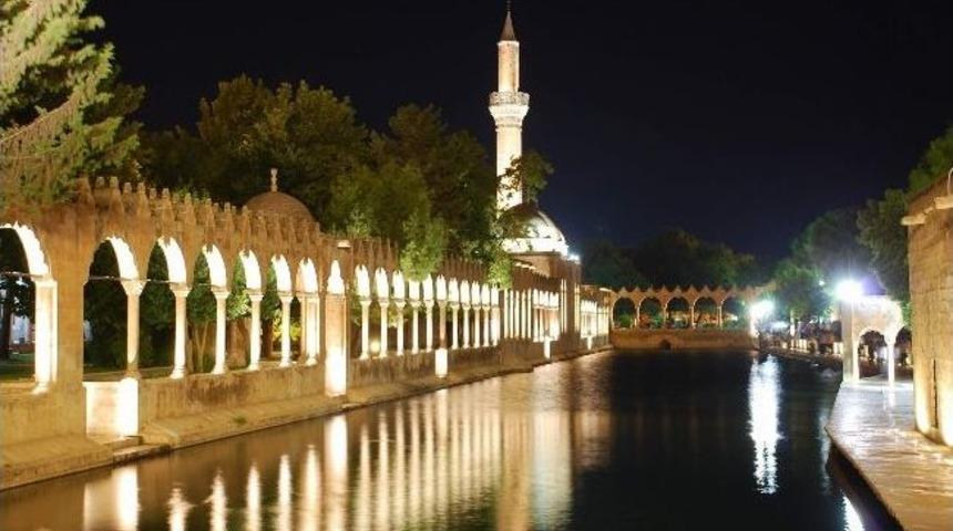 Balıklıg&ouml;l Geceleri Işıl Işıl