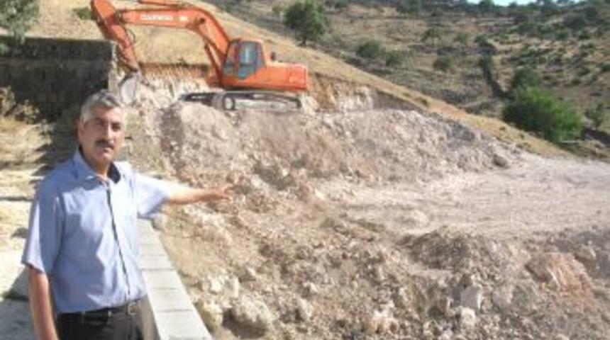 Y&uuml;z Yıldır Camisi Olmayan Mezra I&ccedil;in Arsasını Bağışladı