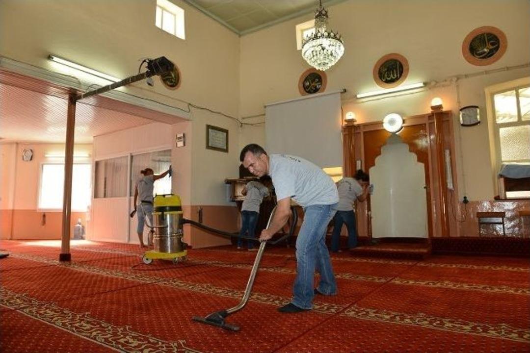 &Ccedil;iğli&rsquo;de İbadethaneler Pırıl Pırıl