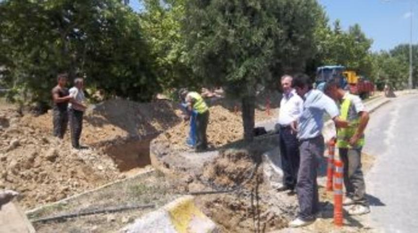 Başkan Kaya İ&ccedil;me Suyu Boru Hattı Yenileme &Ccedil;alışmalarını İnceledi