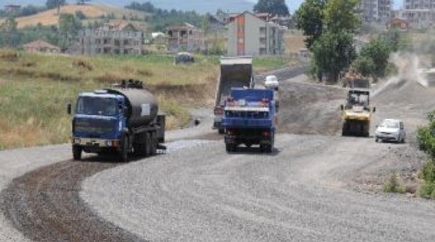 Başiskele'de Asfalt &Ccedil;alışmaları Devam Ediyor