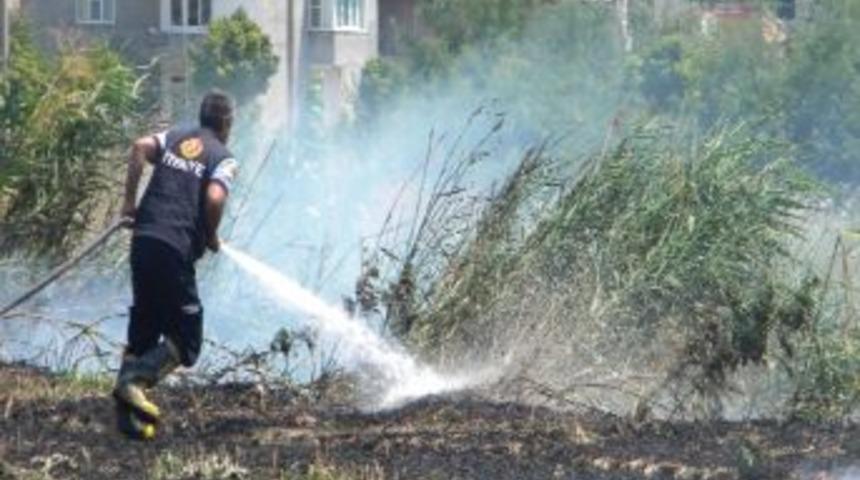 Uzunk&ouml;pr&uuml;'de Tarla Yangını