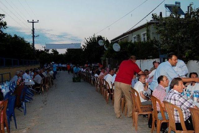 İftar Yemeğine Vatandaşlar Yoğun İlgi Gösterdi